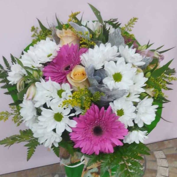 Ramo de margaritas y flores variadas